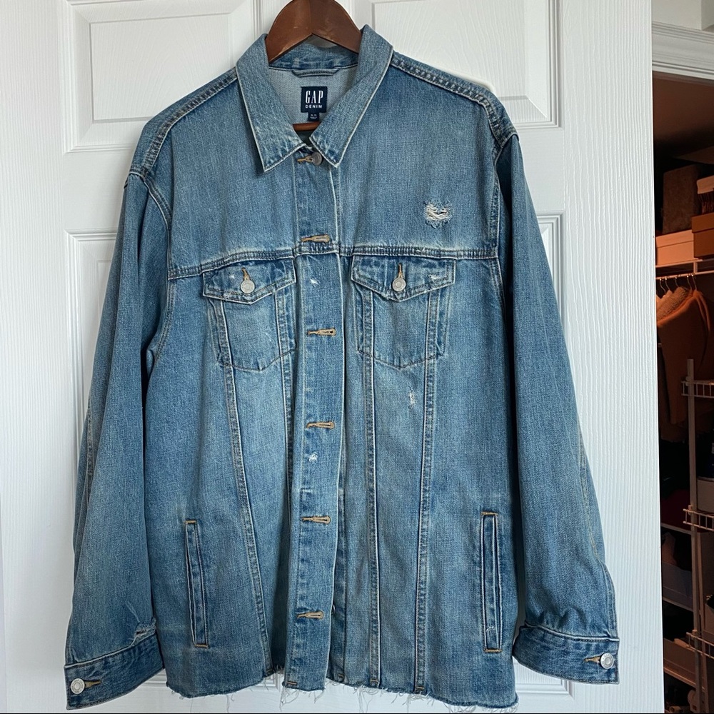 Gap oversied distressed denim jacket